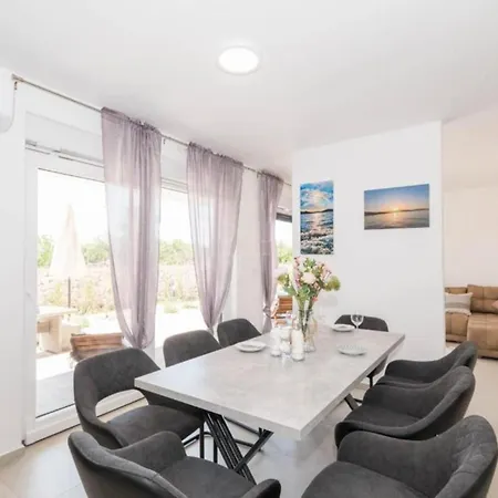 Sunrise With Outdoor Pool - Four Bedroom With Pool Sibenik
