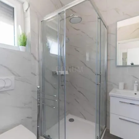 Sunrise With Outdoor Pool - 4 Bedroom & Pool Šibenik