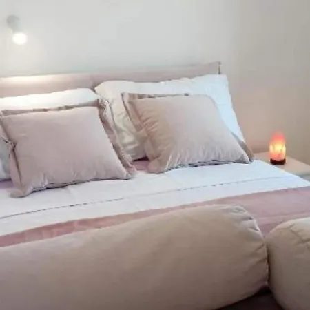 Sunrise With Outdoor Pool - 4 Bedroom & Pool * Šibenik