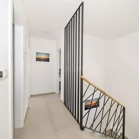 Villa Sunrise With Outdoor Pool - 4 Bedroom & Pool *