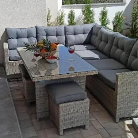 Sunrise With Outdoor Pool - 4 Bedroom & Pool