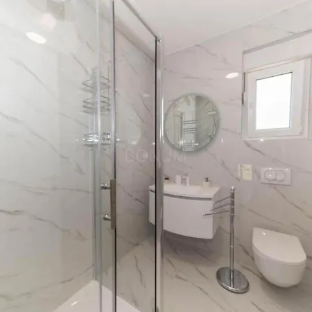 Villa Sunrise With Outdoor Pool - 4 Bedroom & Pool