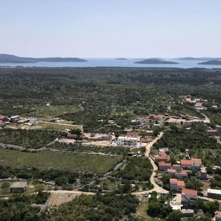 Sunrise With Outdoor Pool - 4 Bedroom & Pool Villa Šibenik