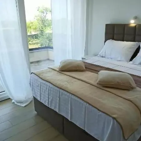 Villa Sunrise With Outdoor Pool - 4 Bedroom & Pool Šibenik