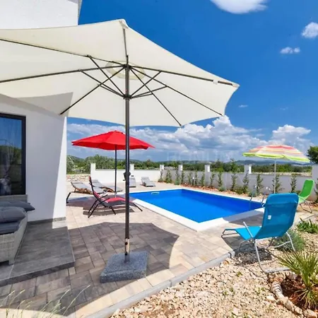 Villa Sunrise With Outdoor Pool - Four Bedroom With Pool