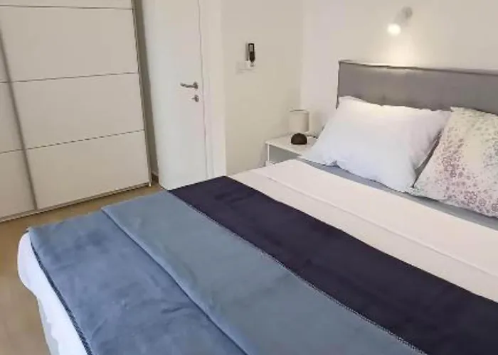 Sunrise With Outdoor Pool - 4 Bedroom & Pool