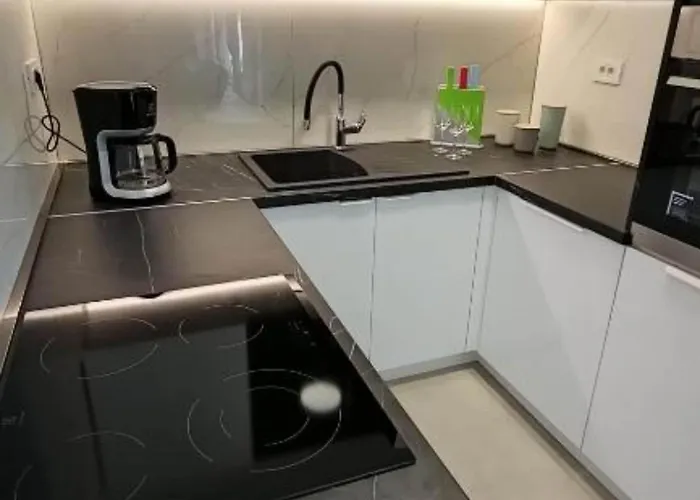 Sunrise With Outdoor Pool - 4 Bedroom & Pool * שיבניק