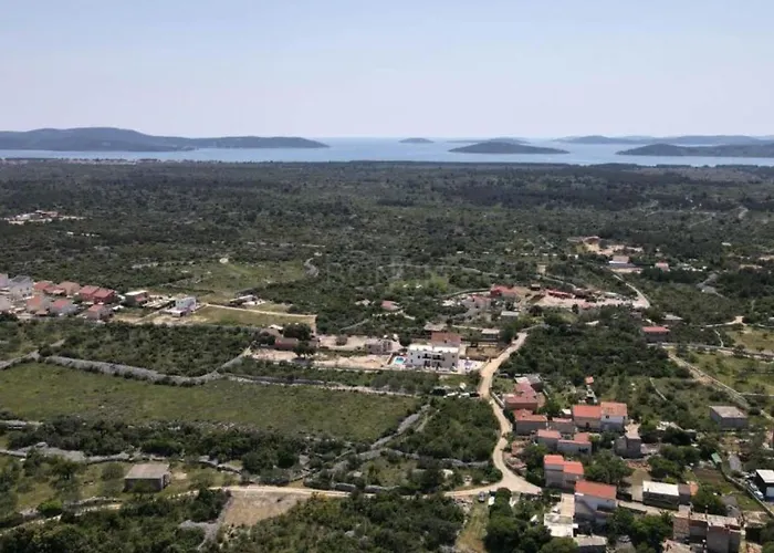 Sunrise With Outdoor Pool - 4 Bedroom & Pool וילה שיבניק