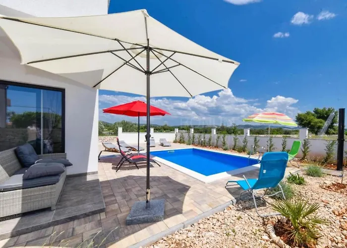 וילה Sunrise With Outdoor Pool - 4 Bedroom & Pool